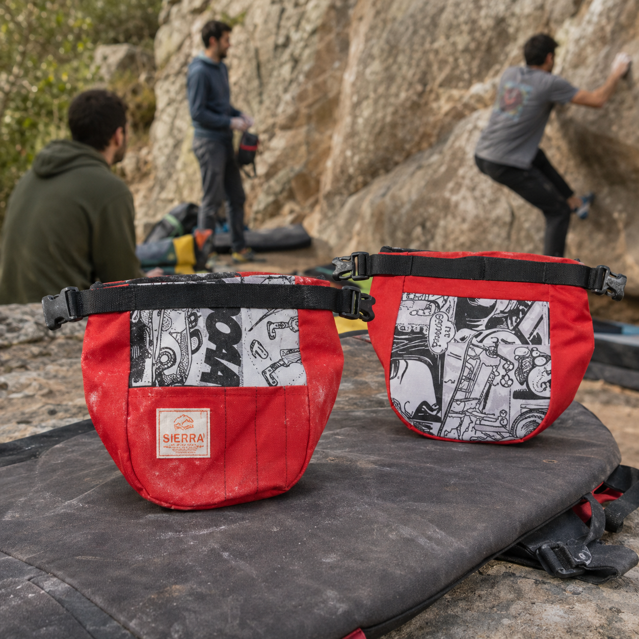 Solid Bucket Chalk Bag COMIC B/W